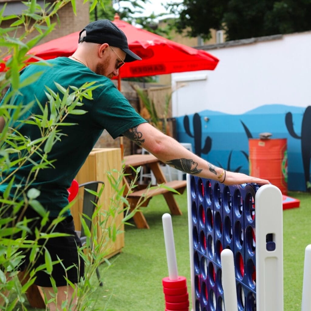 Hackney Draughts Giant connect Four