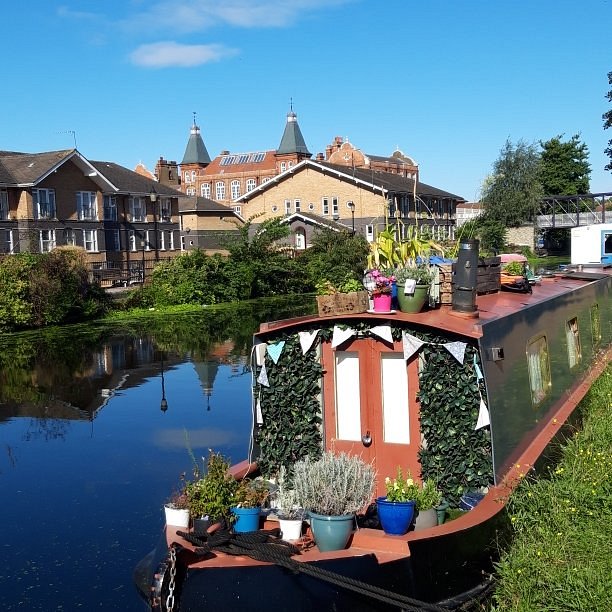 Canal Boat Tours on the River Lea